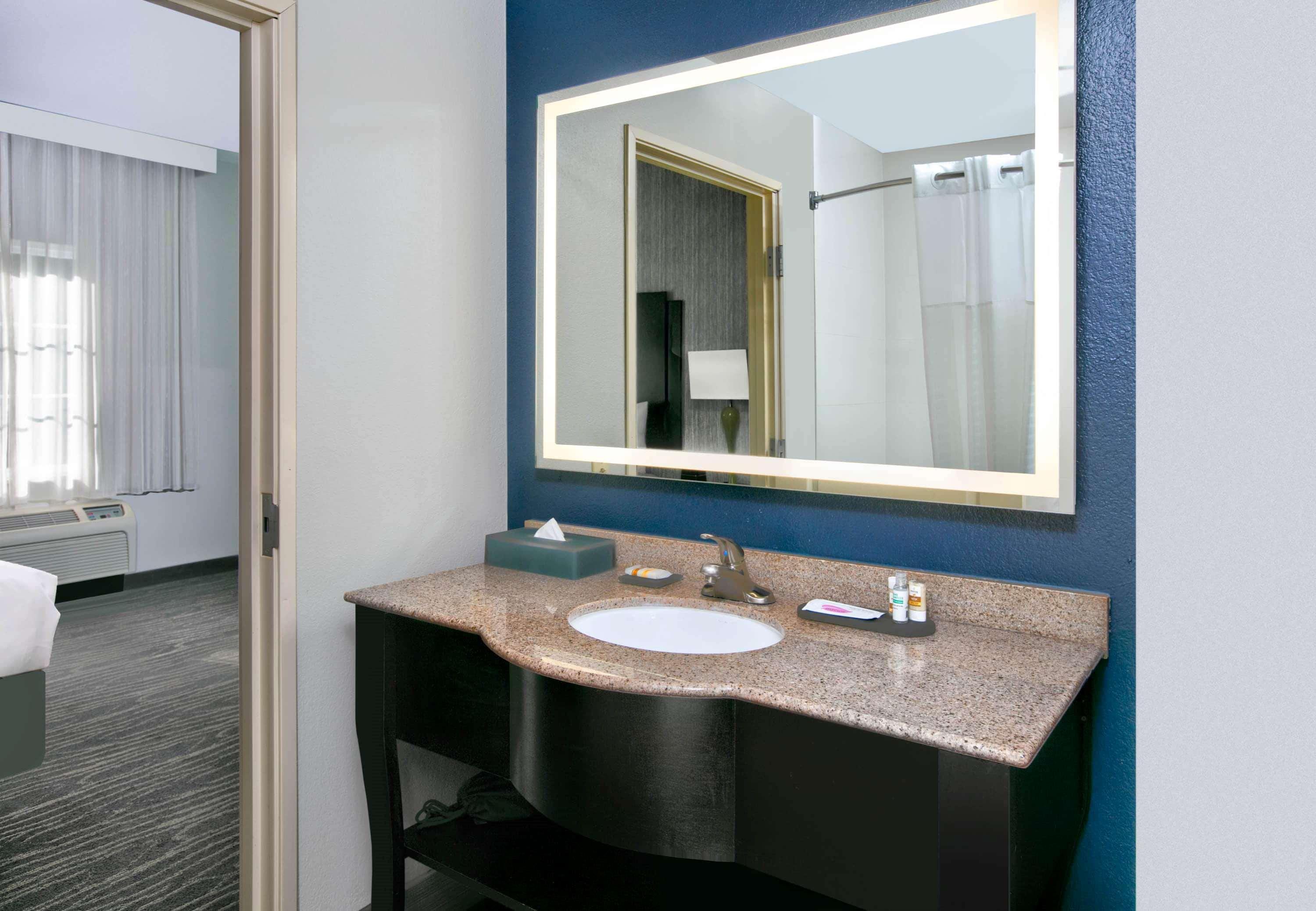 La Quinta By Wyndham Palestine Hotel Ngoại thất bức ảnh